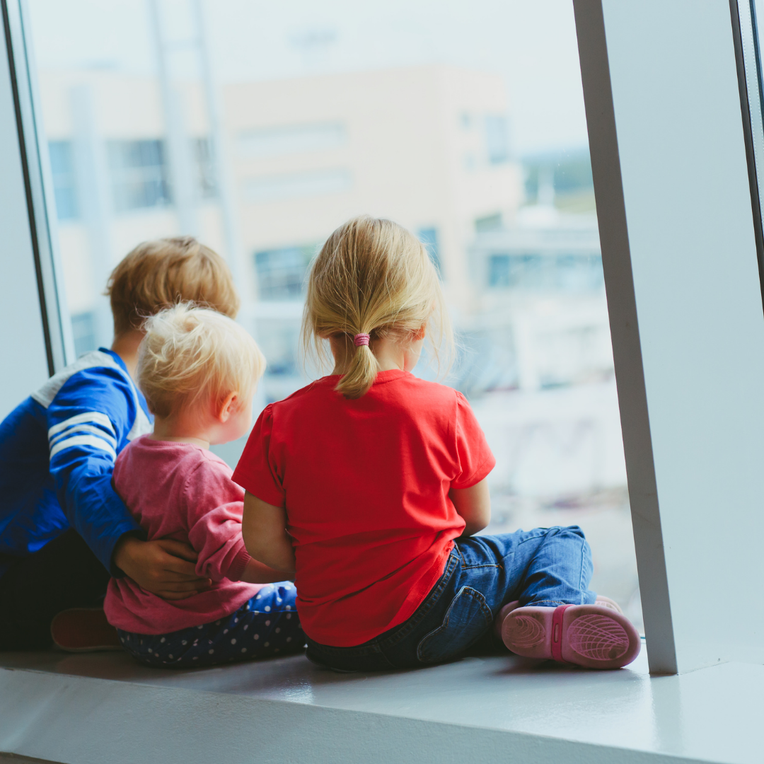 TRUCOS PARA VIAJAR EN AVIÓN CON NIÑOS DE 0 A 3 AÑOS